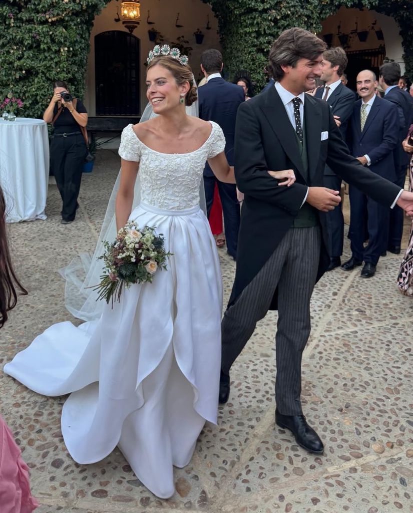 La novia siguió la tradición familiar y lució la tiara de esmeraldas que perteneció a Isabel II
