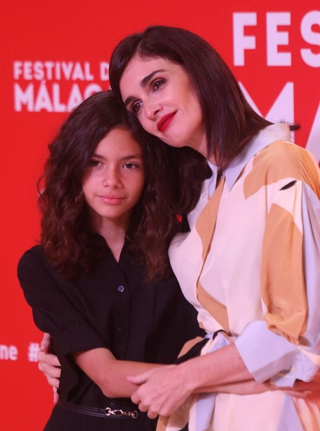 Paz Vega con su hija en el Festival de Málaga