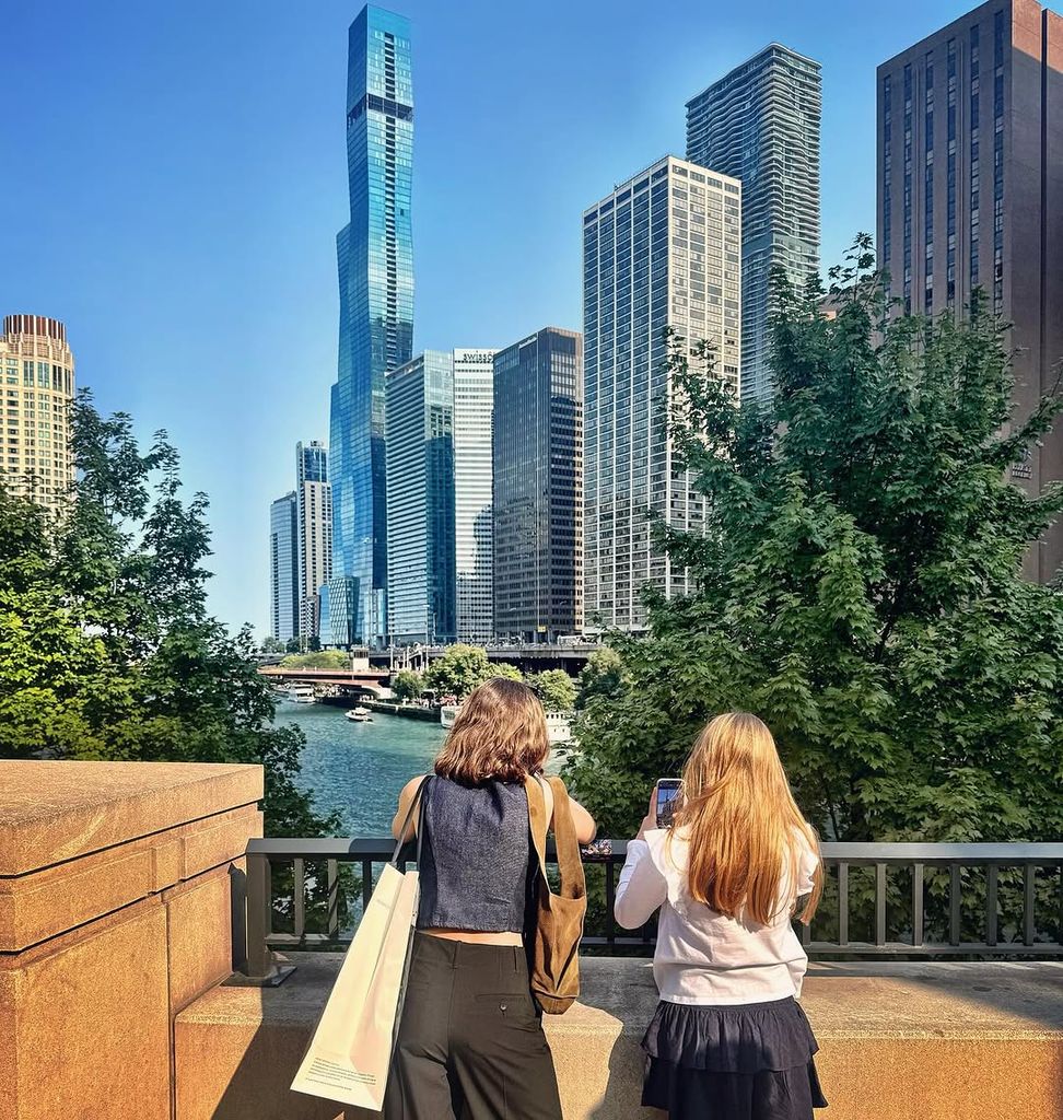 Elissa y Miranda disfrutando de un verano inolvidable en Chicago con su papá.