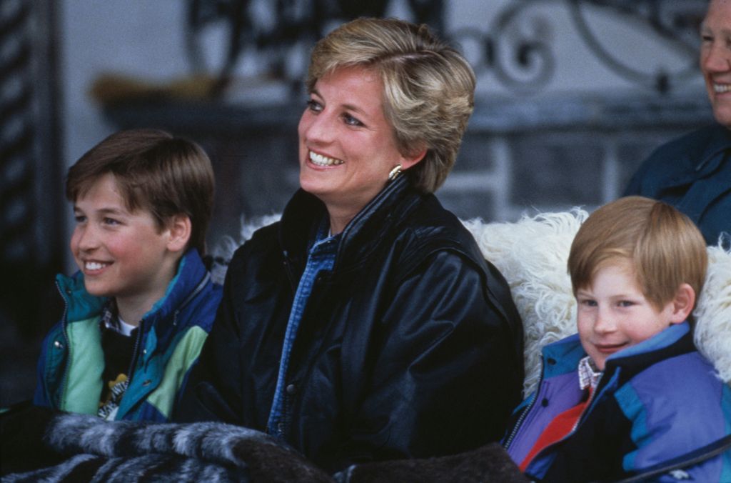 Diana de Gales con sus hijos Guillermo y Harry en 1993