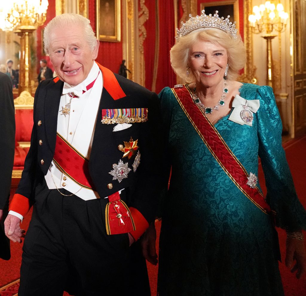 Carlos III y la reina Camilla en el banquete de Estado en el Castillo de Windsor, el 3 de diciembre de 2025, por la visita oficial del presidente alemán
