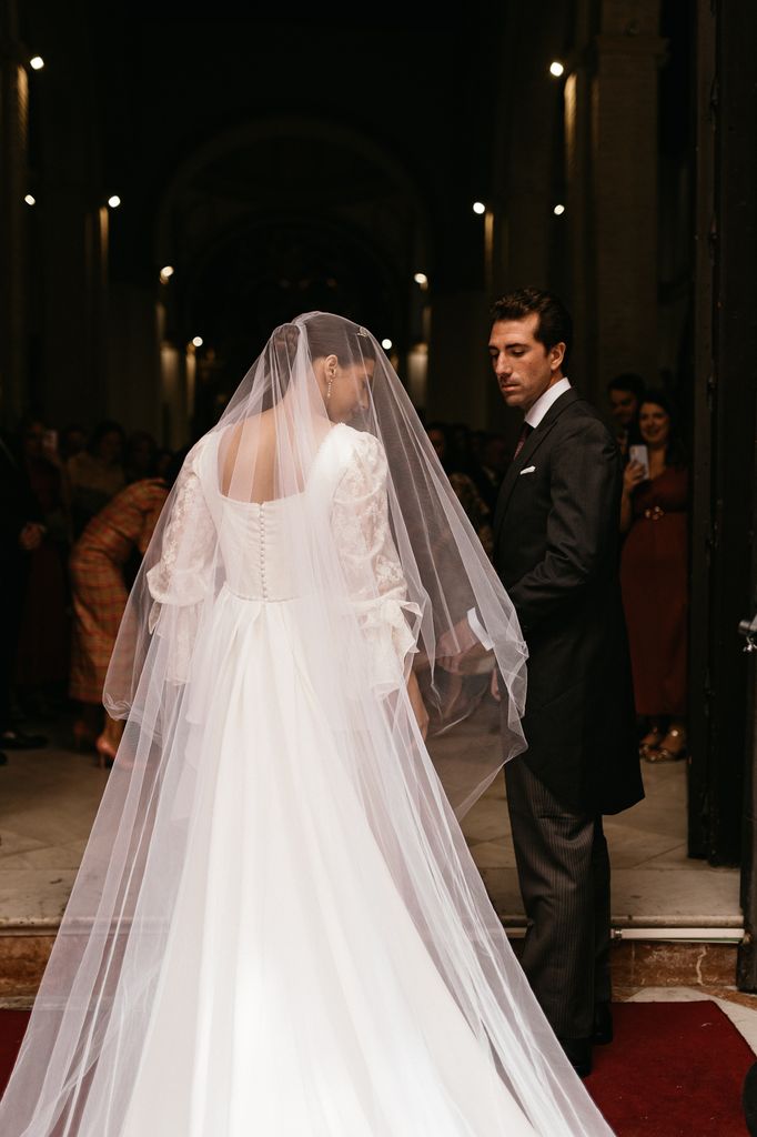 Protocolo padrino de boda joven
