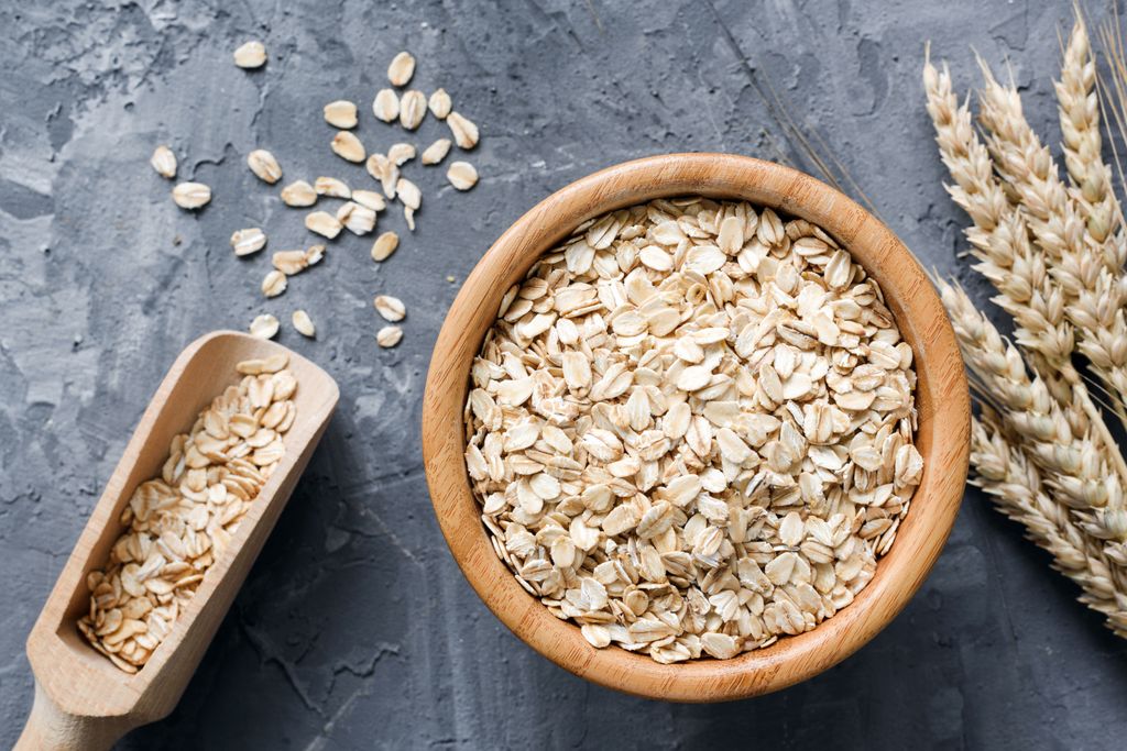 La avena, rica en fibra y en carbohidratos de absorción lenta.