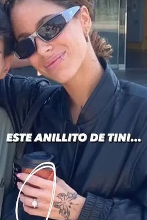 Tini con su anillo de diamantes
