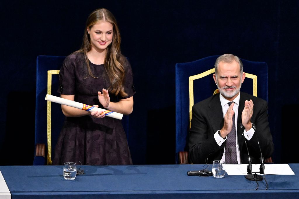 La princesa Leonor junto al Rey Felipe