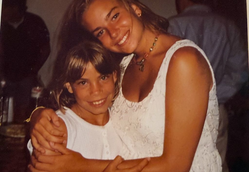 La empresaria ha compartido preciosas imágenes inéditas junto a su querida y recordada hermana