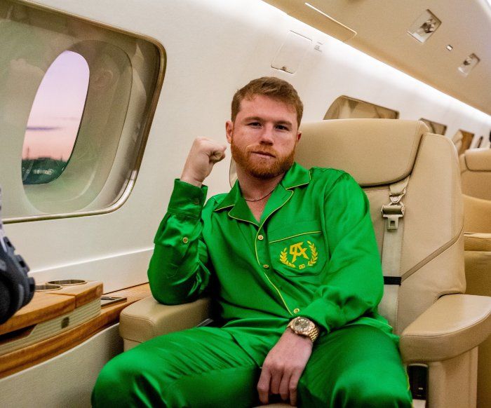 Canelo en Dolce y Gabbana