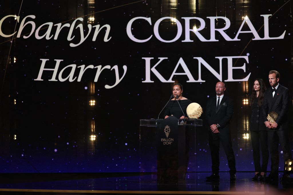 Charlyn y Harry Kane recibieron el Trofeo Gerd Müller en la gala de Balón de Oro 2026.