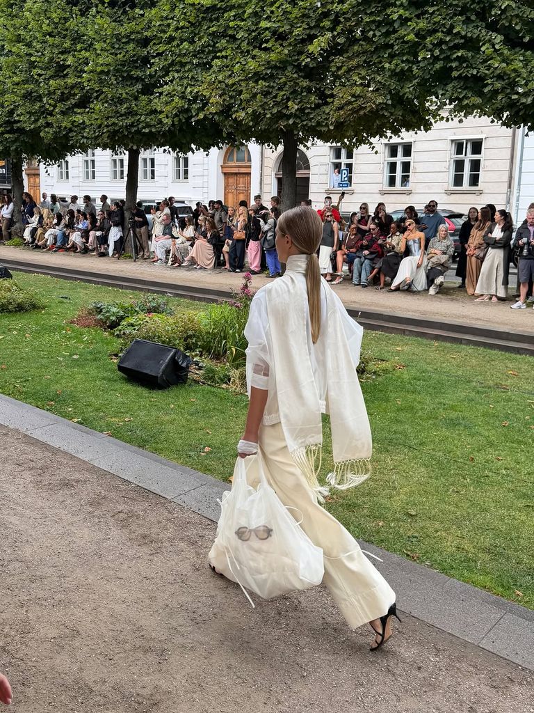Benedikte Thoustrup desfila en la Semana de la Moda de Copenhague