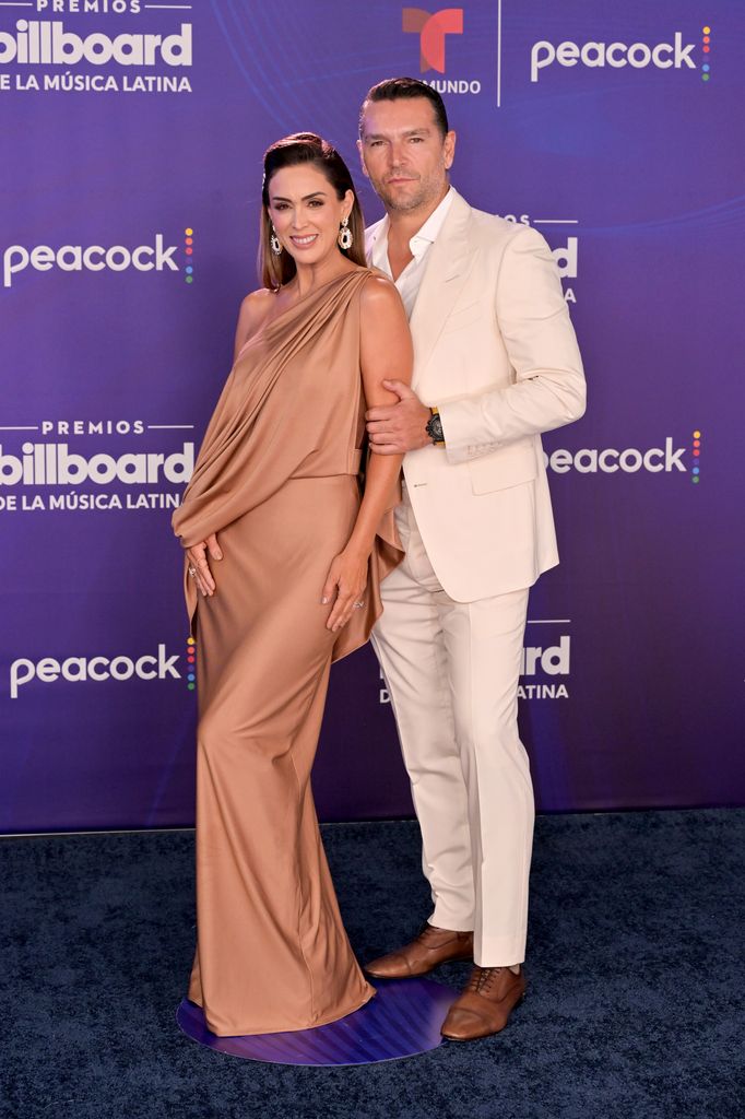 Jacqueline Bracamontes y Martin Fuentes 