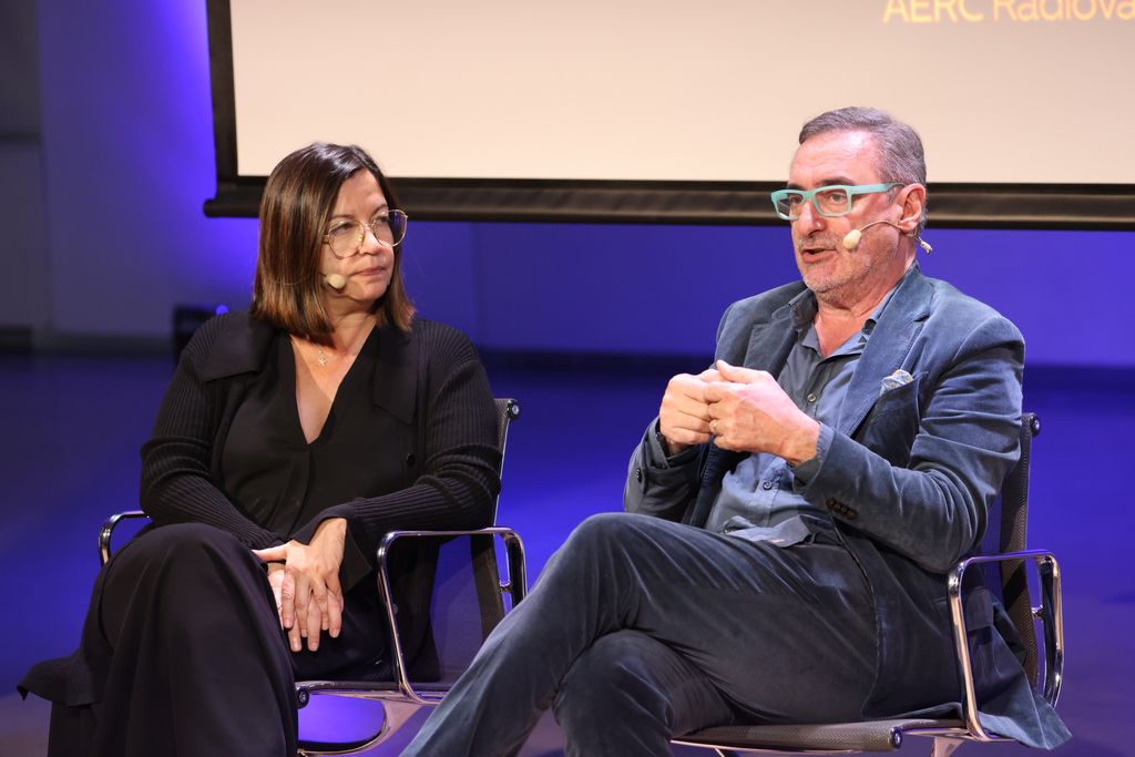 Àngels Barceló junto a Carlos Herrera en un evento en 2023 por el Día de la Radio