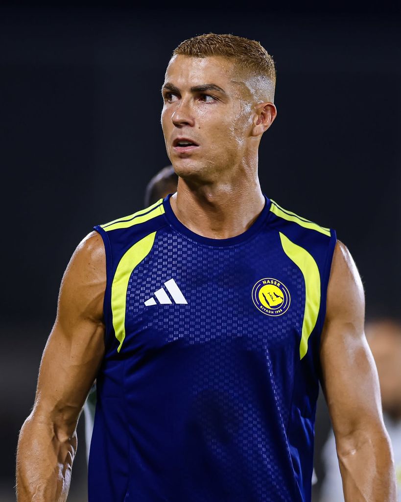 Cristiano Ronaldo ha regresado a los entrenamientos con el Al-Nassr apenas tres días después de su boda con Georgina Rodríguez y lo ha hecho estrenando nueva imagen