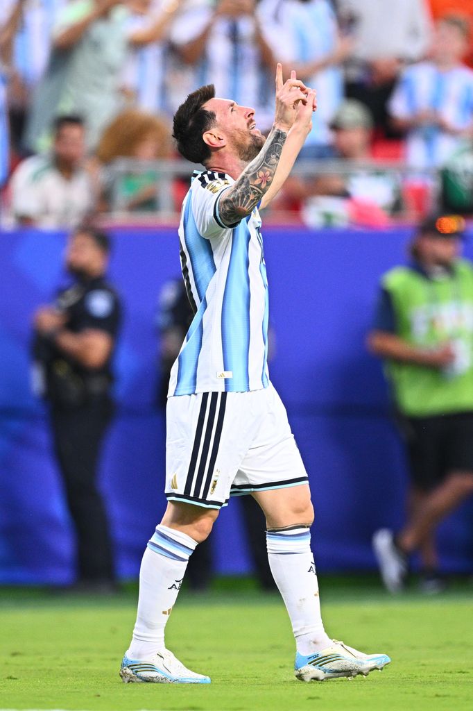 Lionel Messi celebrando su primer gol en el encuentro de Argentina contra Argelia.