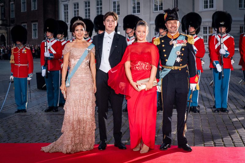 Federico y Mary de Dinamarca con sus hijos mayores
