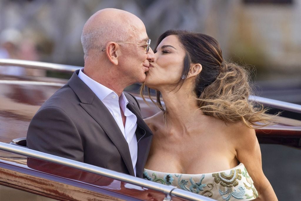 Jeff Bezos y Lauren Sanchez llegando a su preboda en Venecia el 25 de junio de 2025