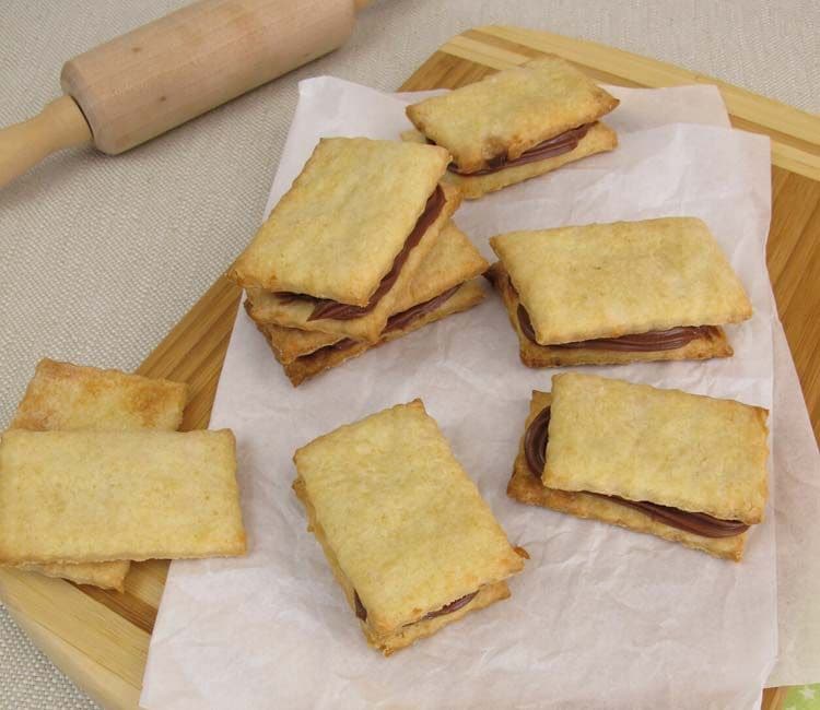 Sándwiches de galleta rellenos de crema de cacao