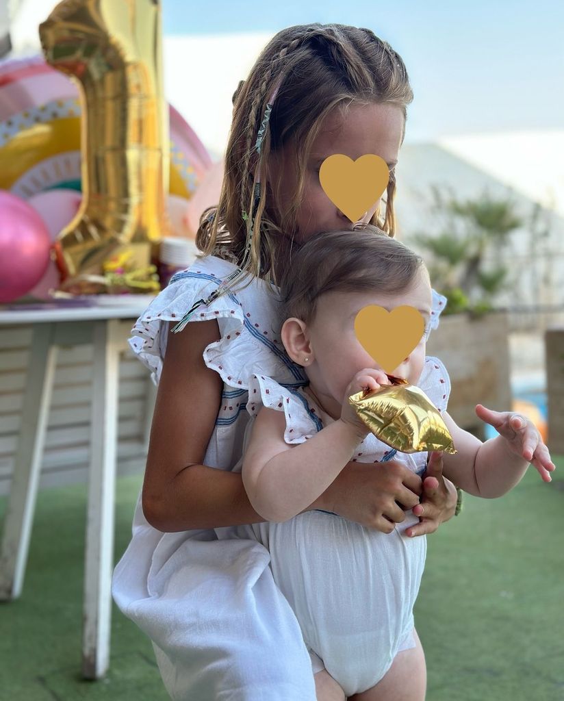 Las niñas de Carola Escámez en el cumpleaños de su benjamina, Covadonga