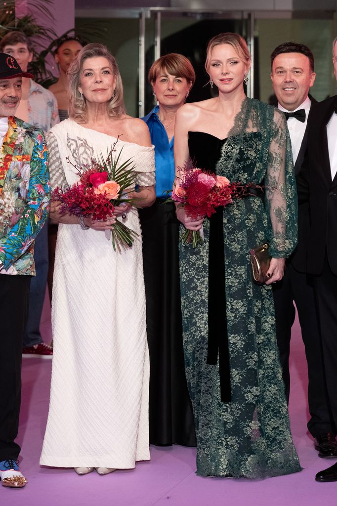 La Princesa Carolina de lado de la Princesa Charlene de Mónaco en el Baile de la Rosa 2025.