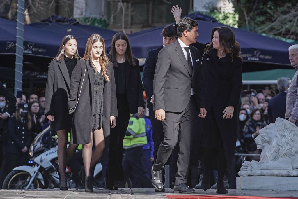 Alexia de Grecia y Carlos Morales con sus hijos en el funeral del rey Constantino