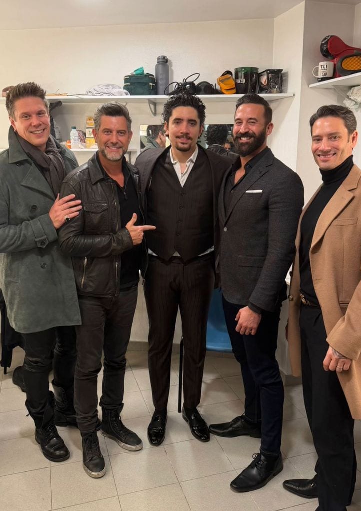 Álex Fernández con sus ídolos 'Il Divo'.
