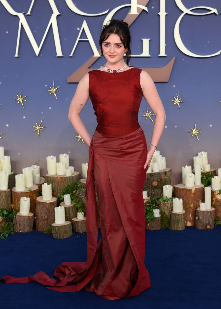Maisie Williams en la premiere de "Practical Magic 2".
