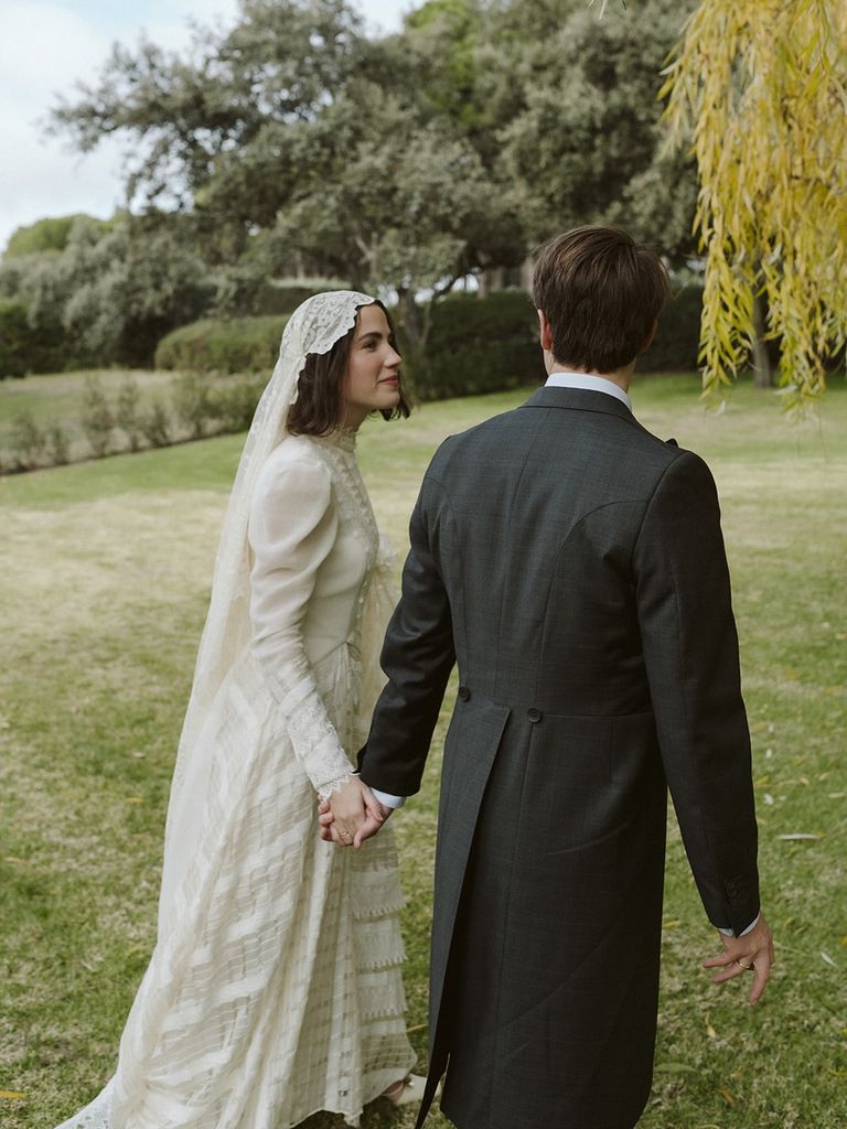 Vestidos de novia con cuerpos bordados o con textura romancera