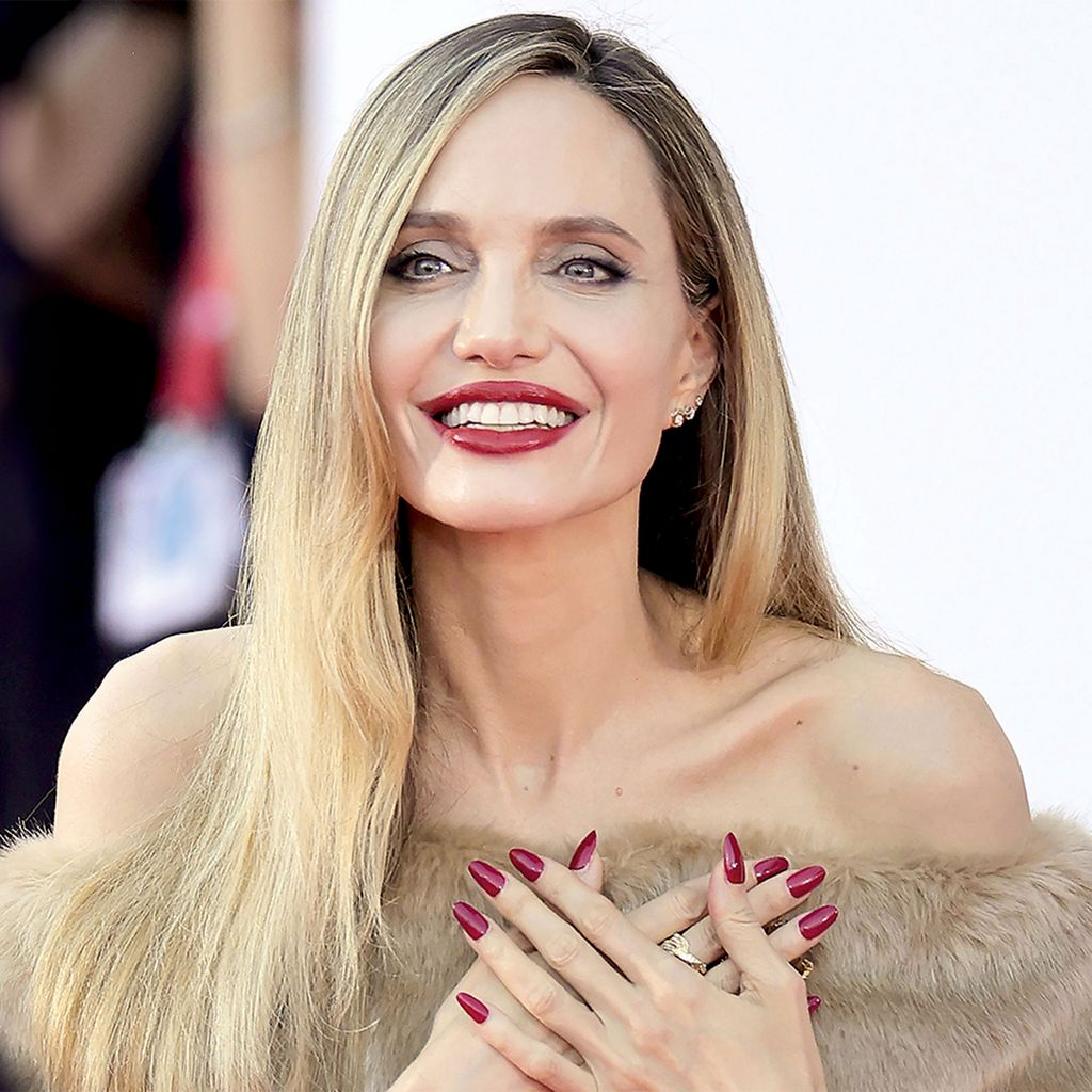 Un primer plano de Angelina Jolie