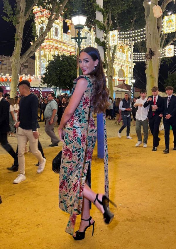 Rocío Osorno con vestido estampado en el 'pescaíto' de la Feria de Abril