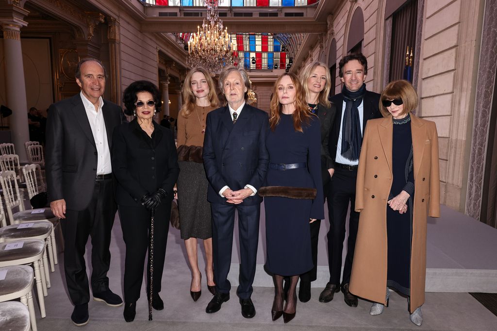 De izquierda a derecha: Xavier Niel, Bianca Jagger, Natalia Vodianova, Paul McCartney, Stella McCartney, Delphine Arnault y Anna Wintour
