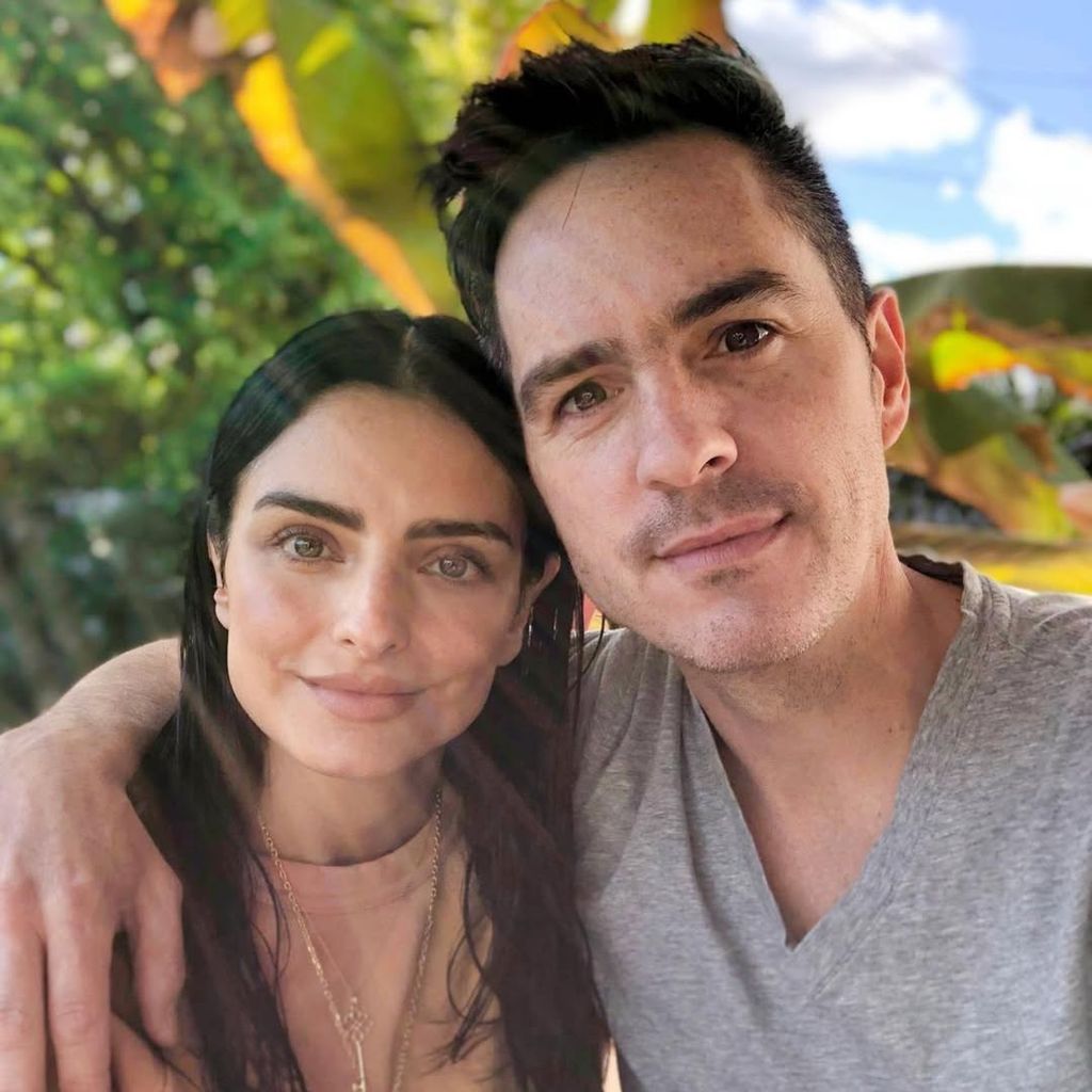 Aislinn Derbez y Mauricio Ochmann de nuevo juntos en un romántico posado que emociona a sus fans