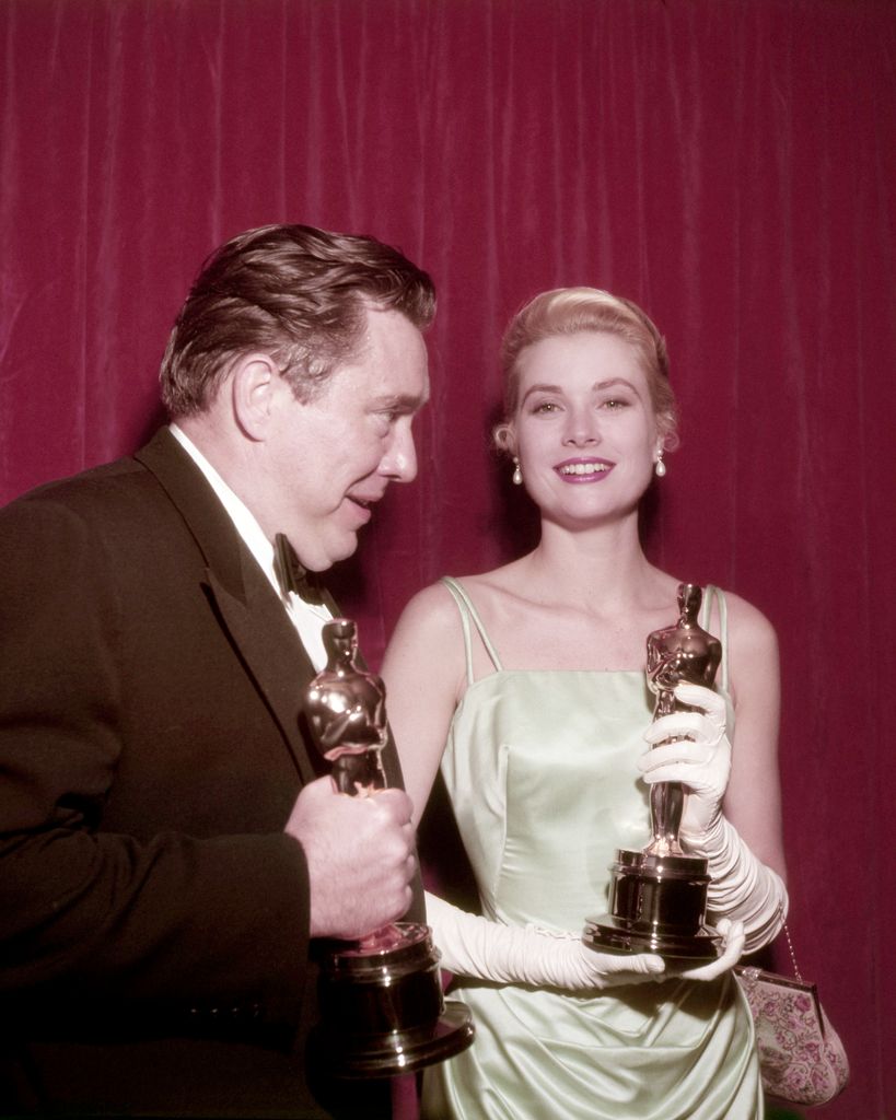 Un vestido de seda con tirantes y flores amarillas en el pelo: el vestido con el que Grace Kelly ganó su Oscar meses antes de abandonar Hollywood