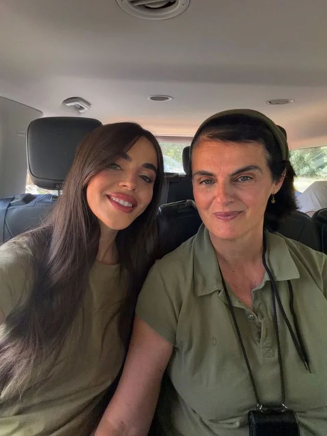 Violeta está muy orgullosa de su madre
