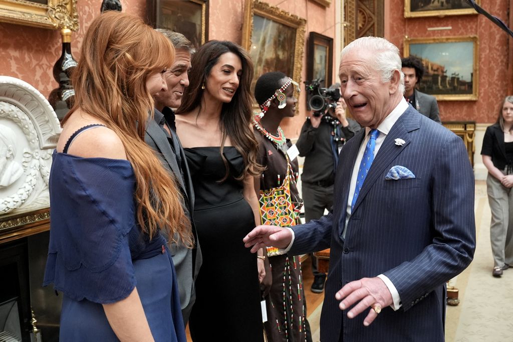George Clooney y Amal Clooney con el rey Carlos III