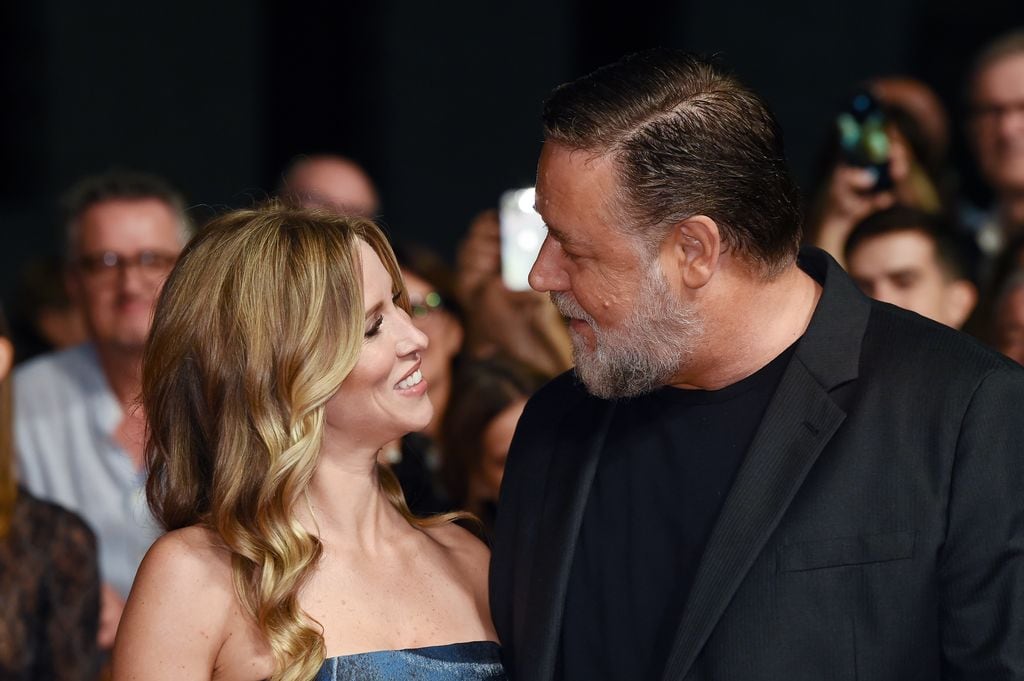 Russell Crowe y Britney Theriot en el Festival de Cine de Roma 2022