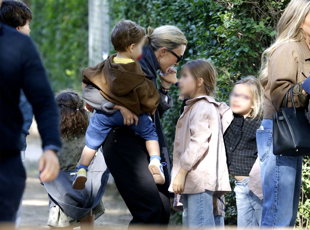 Marta Ortega, con los niños en la hípica