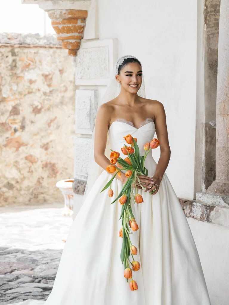 Ramo de novia de tulipanes naranja Ale Capetillo