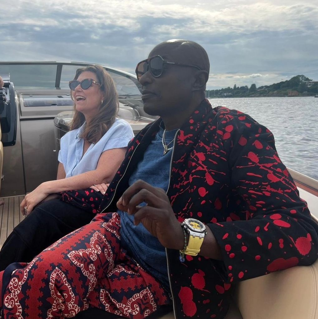Durek Verrett con Marta Luisa de Noruega a bordo de un barco