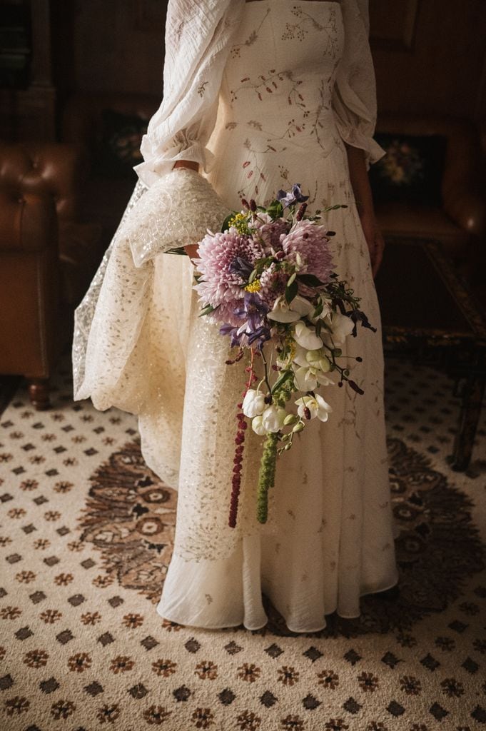 Ramo de novia con flores lilas