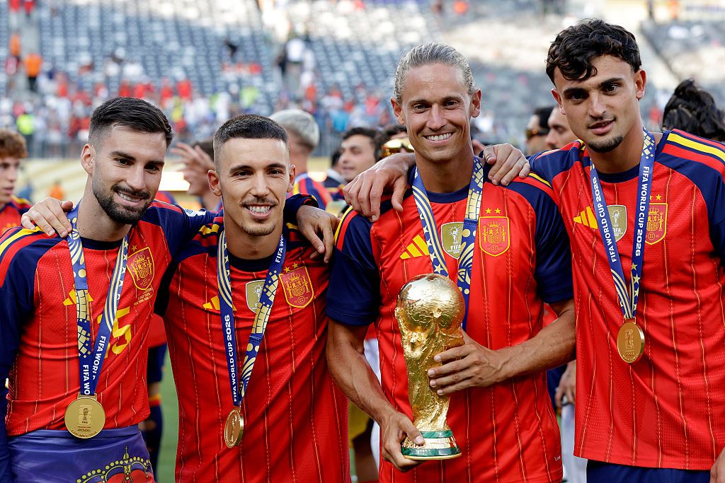 Marcos Llorente con sus compañeros del Atlético de Madrid en la Selección: Alex Baena, Grimaldo y Marc Pubill