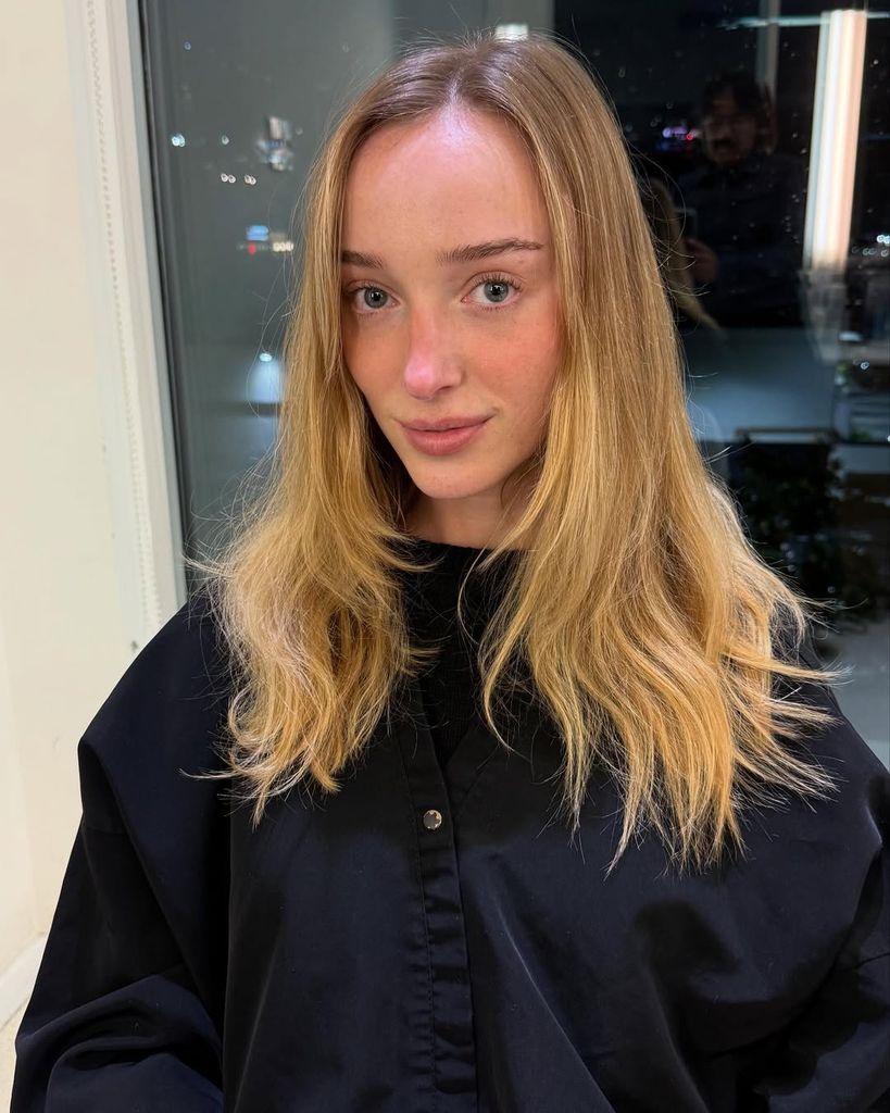 Phoebe Dynevor con corte de pelo nuevo.
