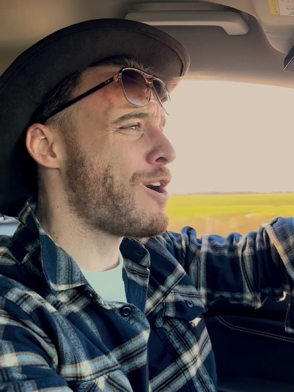 Kerem Bürsin sorprende a todos sus fans con un gran talento