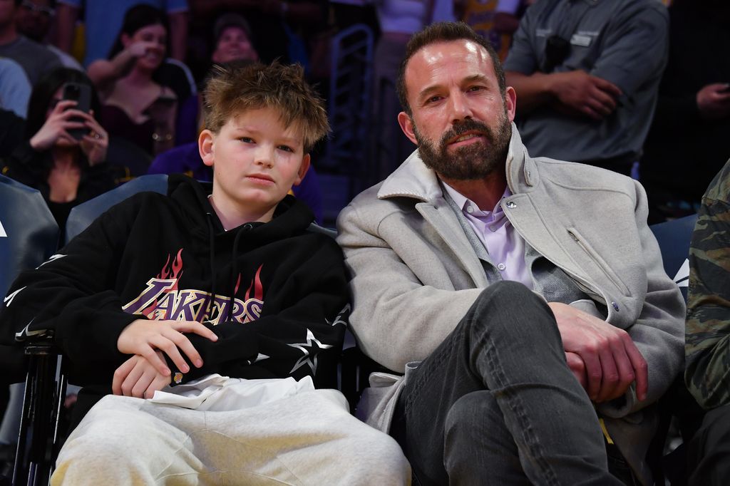 Una imagen que refleja, además del asombroso parecido físico entre ambos, la estrecha complicidad y el papel de mentor que el actor ejerce con el joven a sus 14 años