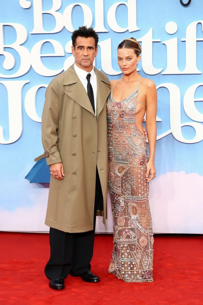 Colin Farrell y Margot Robbie en la alfombra roja. 