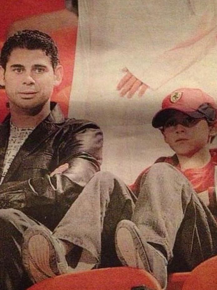 Fernando Hierro en una imagen de archivo con su hijo mayor
