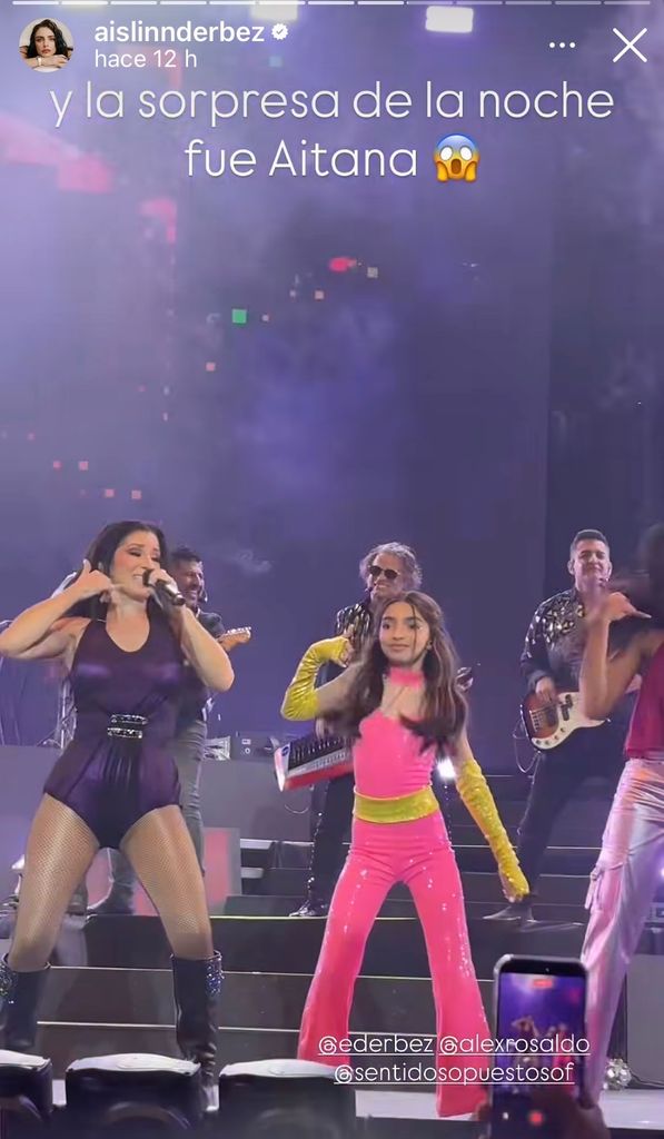 Aislinn Derbez captó a Alessandra y Aitana sobre el escenario.
