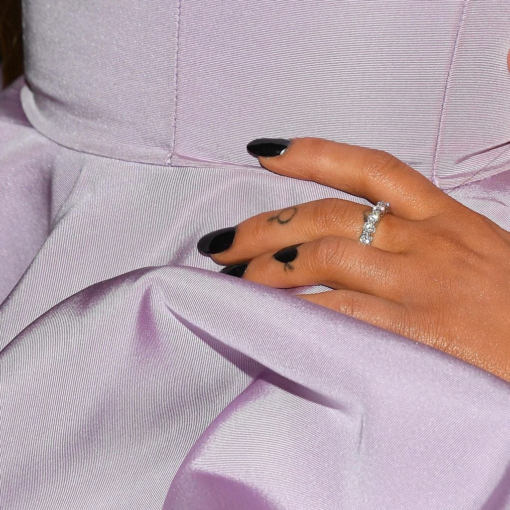 ariana grande u as total black