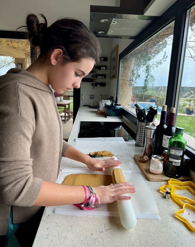 Arianna y Johanna utilizan los mismos moldes, que usaba ella de pequeña, Tienen más de cuarenta años.