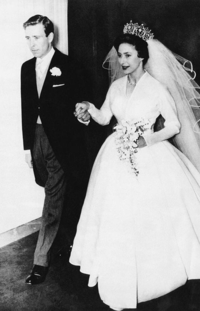 La princesa Margarita y el conde Snowdon, Antony Armostrong-Jones, en el día de su boda en Londres el 6 de mayo de 1960