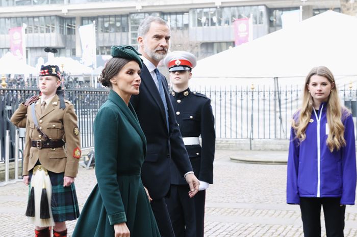 Don Felipe y doña Letizia asisten a la solemne despedida de su 'querido tío Philip'