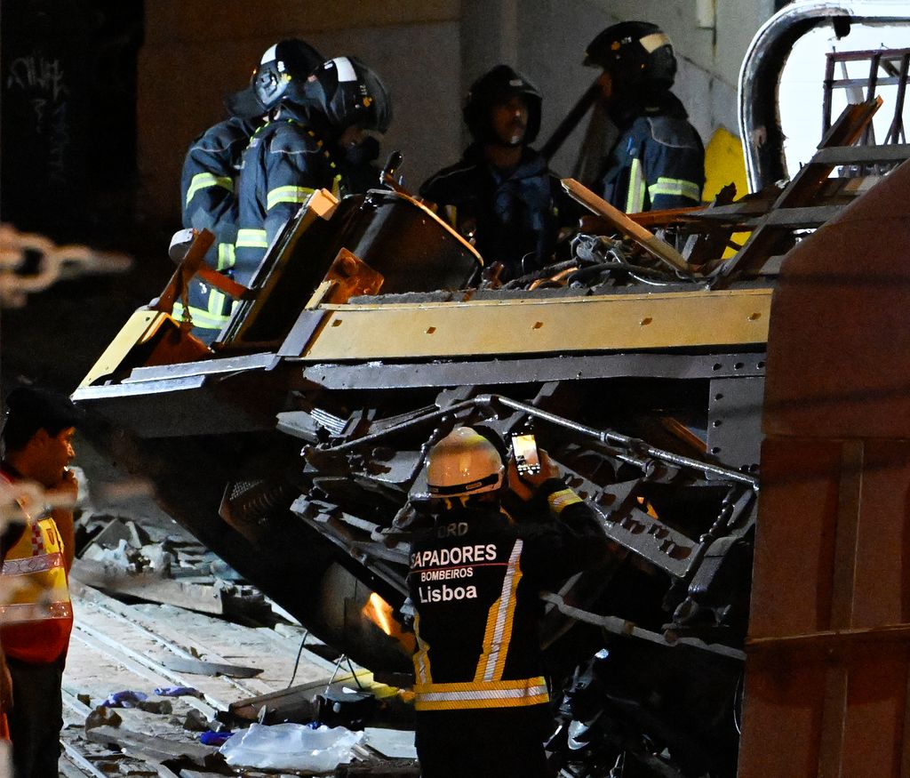 Los equipos de emergencia respondieron rápidamente después del descarrilamiento, que ocurrió alrededor de las 6:15 p.m. hora local